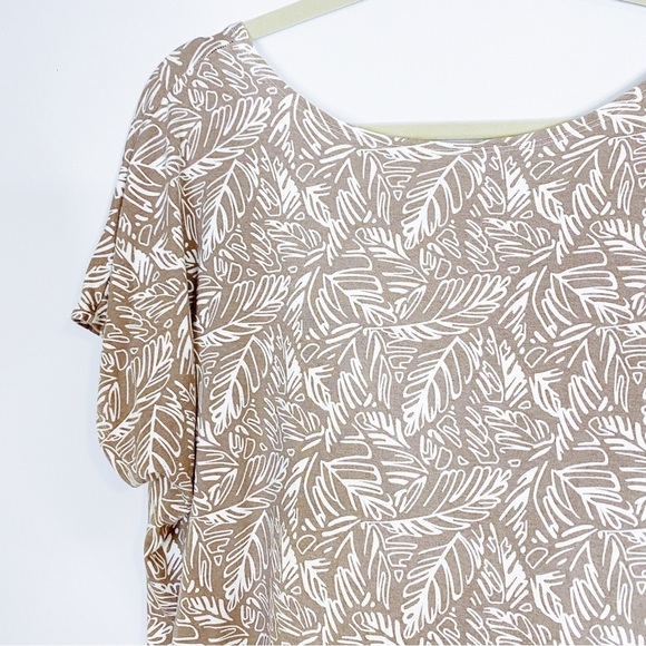 A-Line Hawaii - Leaf Print Top - Picture 2 of 3